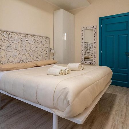 Room With Independent Entrance - Termini/Aquarium Roma Dış mekan fotoğraf